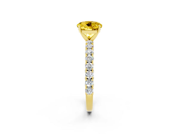 Yellow gold Round Cut Diamond Pavé Band Solitaire Ring with Prong Setting