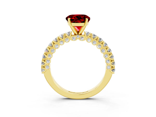 Yellow gold Round Cut Diamond Pavé Band Solitaire Ring with Prong Setting