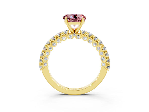 Yellow gold Round Cut Diamond Pavé Band Solitaire Ring with Prong Setting