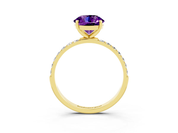 Yellow gold Round Cut Amethyst Solitaire Ring with Round Pavé Shoulders and Prong Setting