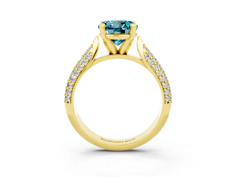 Yellow gold Round Cut Diamond Solitaire Engagement Ring with Pavé Band and Four-Prong Setting_3