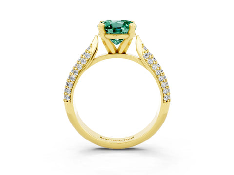 Yellow gold Round Cut Diamond Solitaire Engagement Ring with Pavé Band and Four-Prong Setting_3