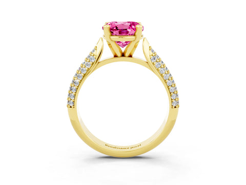 Yellow gold Round Cut Diamond Solitaire Engagement Ring with Pavé Band and Four-Prong Setting_3