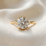 Yellow gold Round Cut Diamond Solitaire Ring with Flower Prong Setting and Classic Band_235
