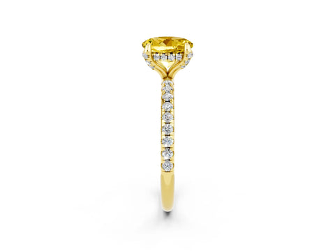 Yellow gold Round Cut Diamond Solitaire Ring with Four-Prong Setting and Pavé Band_2