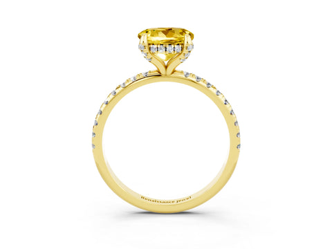 Yellow gold Round Cut Diamond Solitaire Ring with Four-Prong Setting and Pavé Band_3