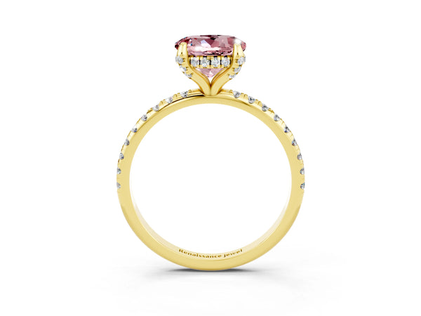 Yellow gold Round Cut Diamond Solitaire Ring with Four-Prong Setting and Pavé Band