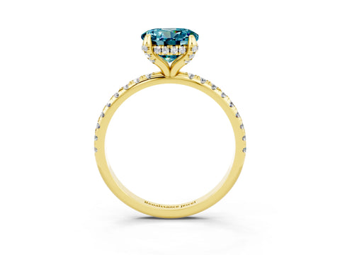 Yellow gold Round Cut Diamond Solitaire Ring with Four-Prong Setting and Pavé Band_3