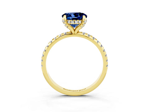 Yellow gold Round Cut Diamond Solitaire Ring with Four-Prong Setting and Pavé Band_3
