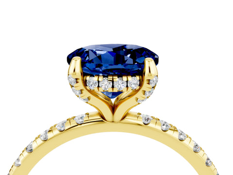Yellow gold Round Cut Diamond Solitaire Ring with Four-Prong Setting and Pavé Band_4