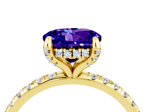 Yellow gold Round Cut Diamond Solitaire Ring with Four-Prong Setting and Pavé Band_4