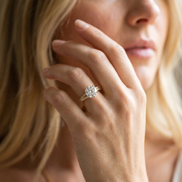 14K Yellow Gold 0.95 Carat E VS1 Round Diamond Split Shank Engagement Ring with Pavé Band