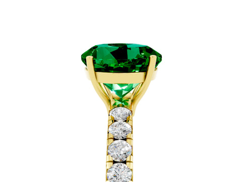 Yellow gold Round Cut Emerald Pavé Solitaire Engagement Ring with Four-Prong Setting_17
