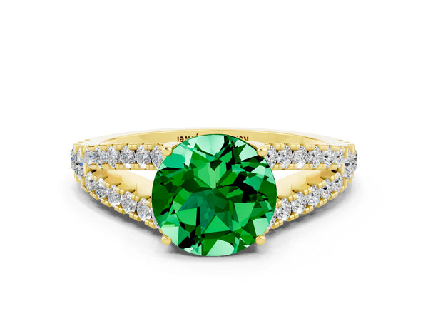 Yellow gold Round Cut Emerald Split Shank Pavé Engagement Ring with Four-Prong Setting