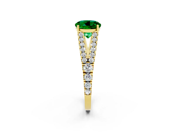 Yellow gold Round Cut Emerald Split Shank Pavé Engagement Ring with Four-Prong Setting