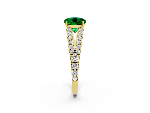 Yellow gold Round Cut Emerald Split Shank Pavé Engagement Ring with Four-Prong Setting_14