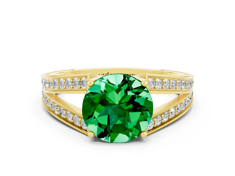 Yellow gold Round Cut Emerald Split Shank Ring with Pavé Band and Four-Prong Setting