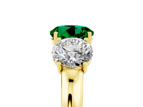 Yellow gold Round Cut Emerald Three-Stone Ring with Four-Prong Setting and Classic Band_5