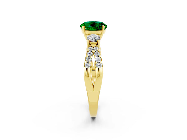 Yellow gold Round Cut Emerald Three-Stone Ring with Pavé Split Shank and Four-Prong Setting