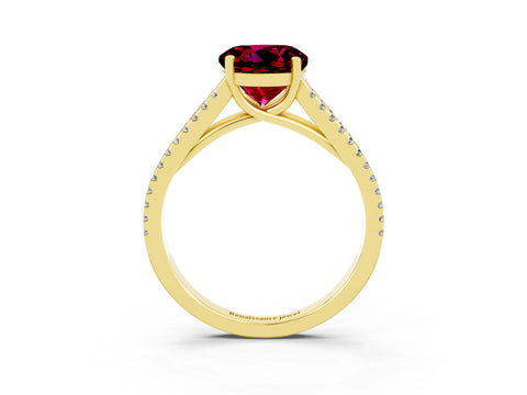 Yellow gold Round Cut Garnet Solitaire Engagement Ring with Split Shank Pavé Band_3