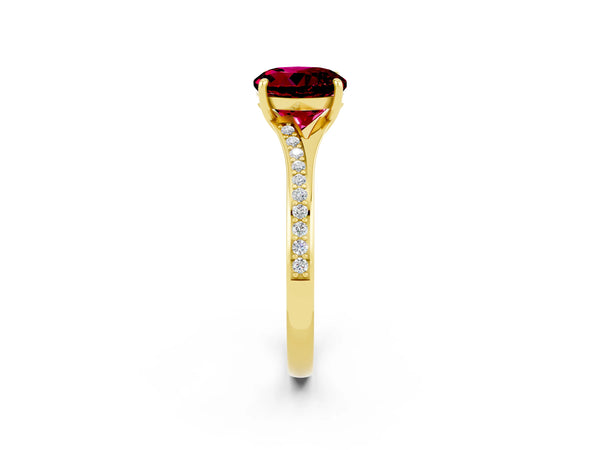 Yellow gold Round Cut Garnet Solitaire Ring with Pavé Band and Prong Setting