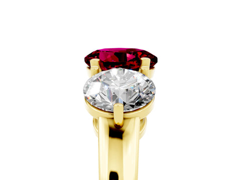 Yellow gold Round Cut Garnet Three-Stone Ring with Prong Setting and Classic Band_5