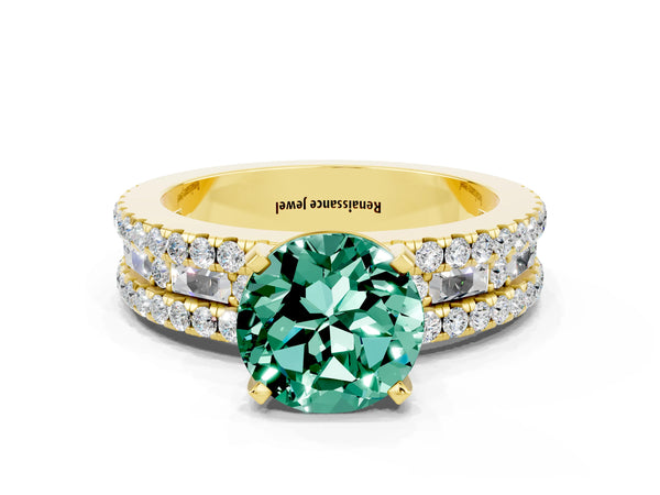 Yellow gold Round Cut Green Sapphire Solitaire Ring with Pavé and Channel Set Band