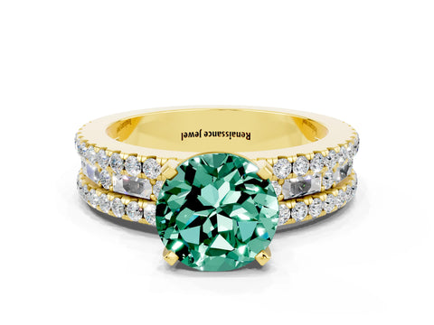 Yellow gold Round Cut Green Sapphire Solitaire Ring with Pavé and Channel Set Band