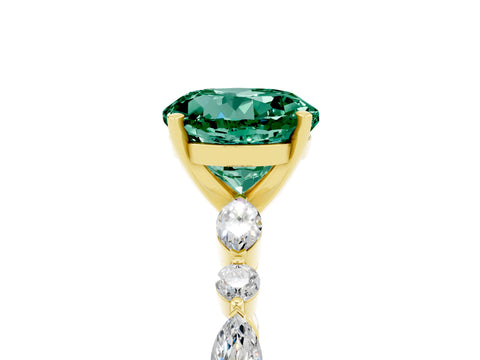 Yellow gold Round Cut Green Sapphire Solitaire with Side Stones on a Pavé Band and Four-Prong Setting_5