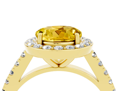 Yellow gold Round Cut Halo Diamond Ring with Pavé Band and Three-Prong Setting_4