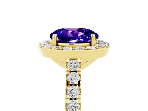 Yellow gold Round Cut Halo Diamond Ring with Pavé Band and Three-Prong Setting_5