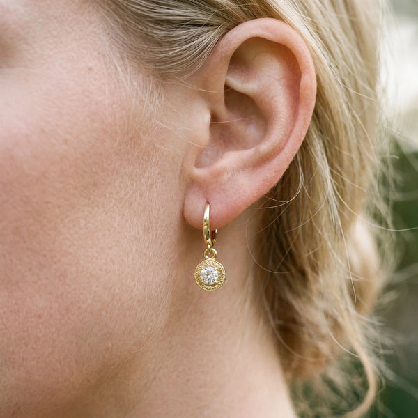 Yellow gold Round Cut Milgrain Bezel Set Leverback Earrings
