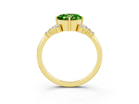 Yellow gold Round Cut Peridot Ring with Side Stones and Four-Prong Setting_39