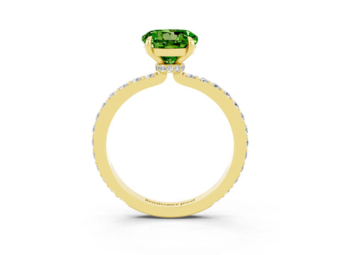 Yellow gold Round Cut Peridot Solitaire Engagement Ring with Pavé Band and Four-Prong Setting_3