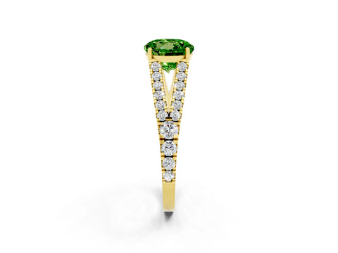 Yellow gold Round Cut Peridot Split Shank Pavé Engagement Ring with Four-Prong Setting_14