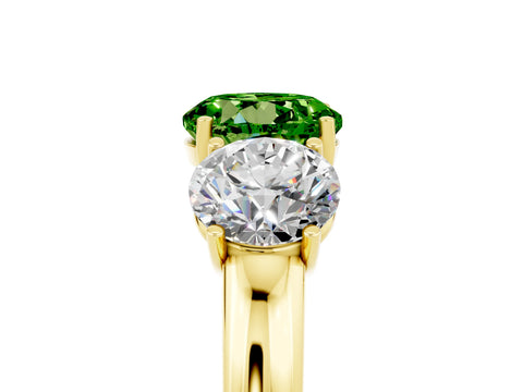 Yellow gold Round Cut Peridot Three-Stone Ring with Four-Prong Setting and Classic Band_5