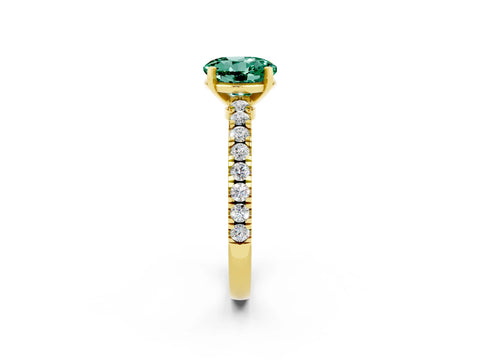 Yellow gold Round Cut Solitaire Diamond with Pavé Band and Four-Prong Setting_2