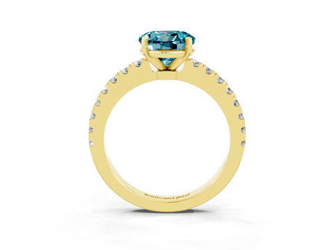 Yellow gold Round Cut Solitaire Diamond with Pavé Band and Four-Prong Setting_3