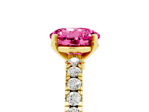 Yellow gold Round Cut Solitaire Diamond with Pavé Band and Four-Prong Setting_5