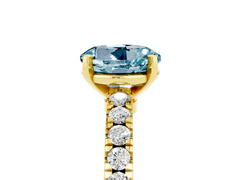 Yellow gold Round Cut Solitaire Diamond with Pavé Band and Four-Prong Setting_5