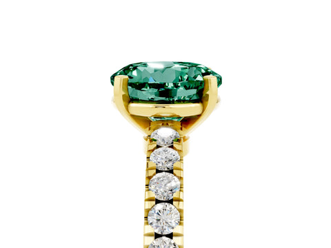 Yellow gold Round Cut Solitaire Diamond with Pavé Band and Four-Prong Setting_5
