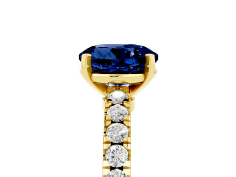 Yellow gold Round Cut Solitaire Diamond with Pavé Band and Four-Prong Setting_5