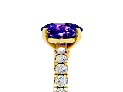 Yellow gold Round Cut Solitaire Diamond with Pavé Band and Four-Prong Setting_5