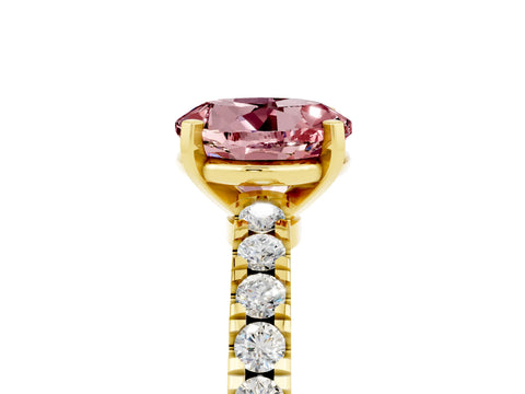 Yellow gold Round Cut Solitaire Diamond with Pavé Band and Four-Prong Setting_5