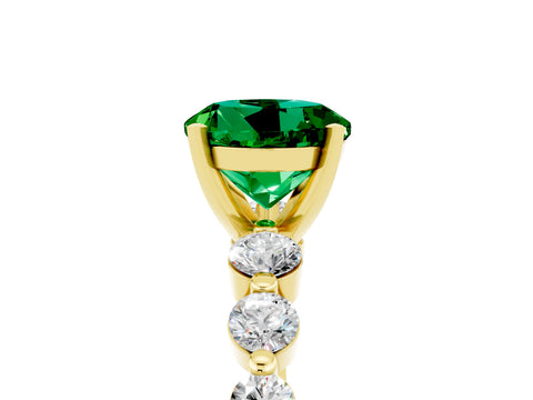 Yellow gold Round Cut Solitaire Emerald Ring with Pave Band and Four-Prong Setting_5
