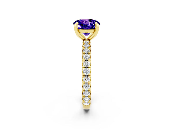 Yellow gold Round Cut Tanzanite Pavé Solitaire Ring with Round Band and Prong Setting