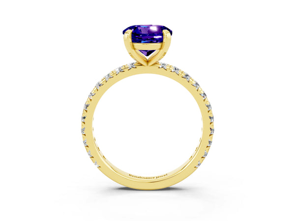 Yellow gold Round Cut Tanzanite Pavé Solitaire Ring with Round Band and Prong Setting