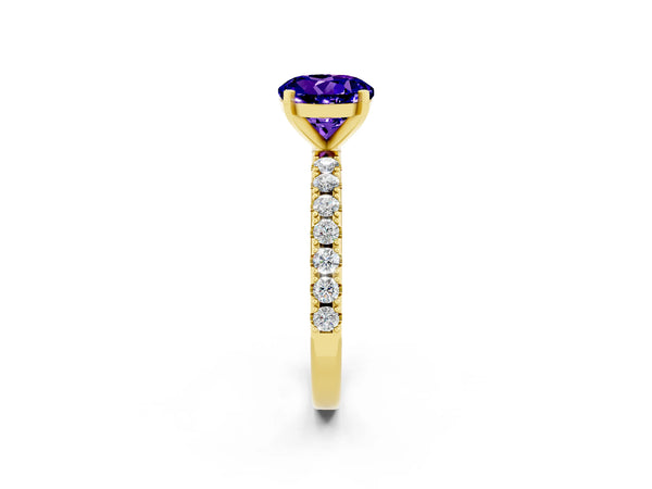 Yellow gold Round Cut Tanzanite Solitaire Pavé Band with Four-Prong Setting