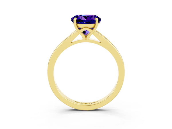 Yellow gold Round Cut Tanzanite Solitaire Ring with Pavé Band and Prong Setting