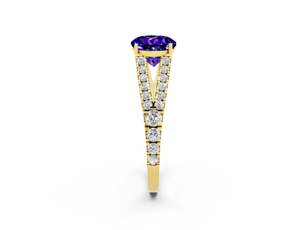 Yellow gold Round Cut Tanzanite Split Shank Pavé Engagement Ring with Four-Prong Setting